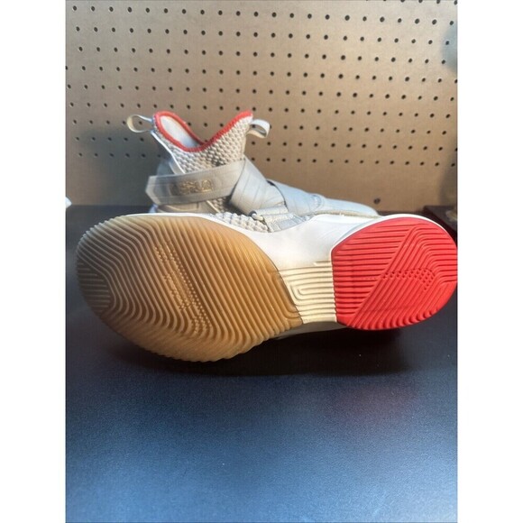 Nike Lebron Soldier 12 Light Bone Basketball Shoes Mens Size 11.5 A02609-002 - Picture 12 of 16